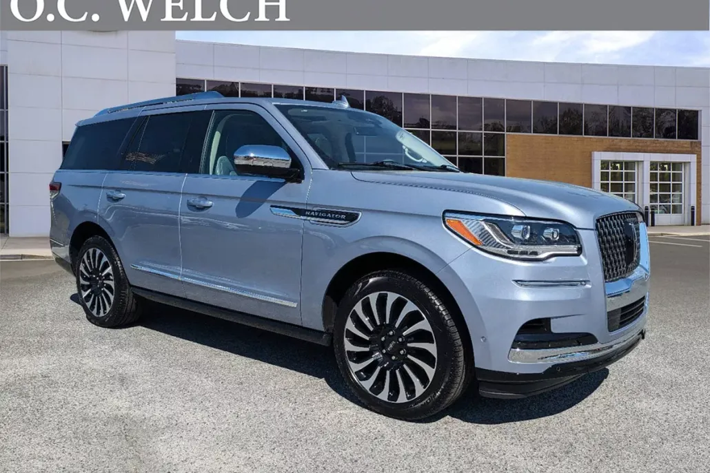 2024 Lincoln Navigator Black Label photo 1