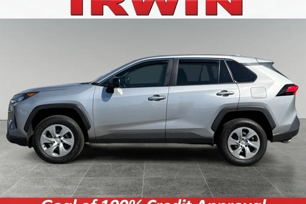 2022 Toyota RAV4 LE photo 1