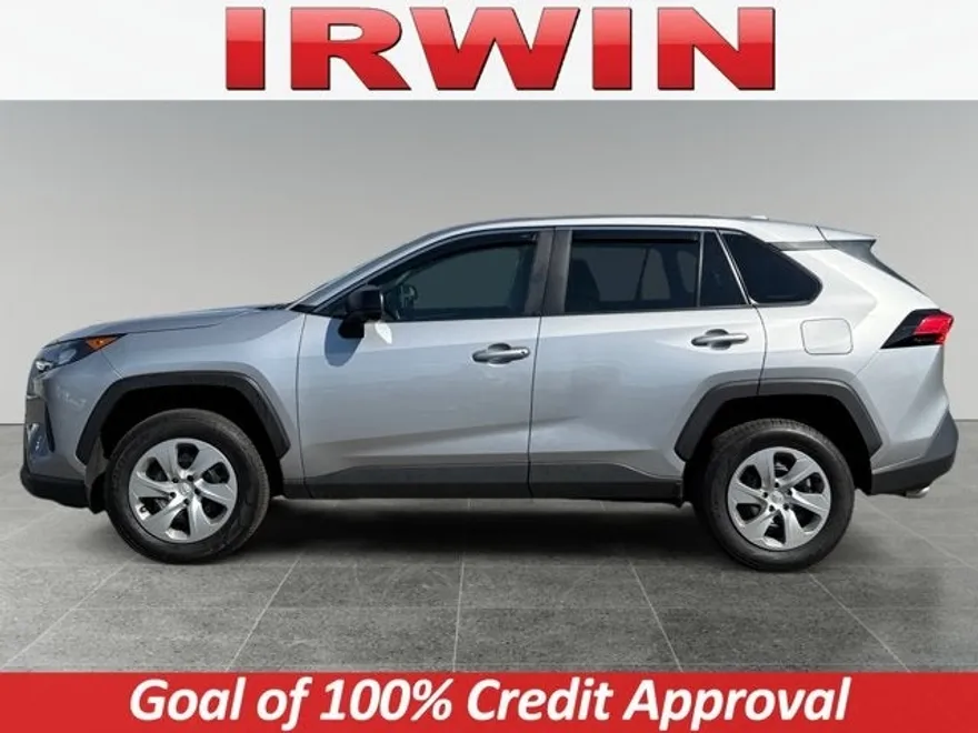 2022 Toyota RAV4 LE photo 1