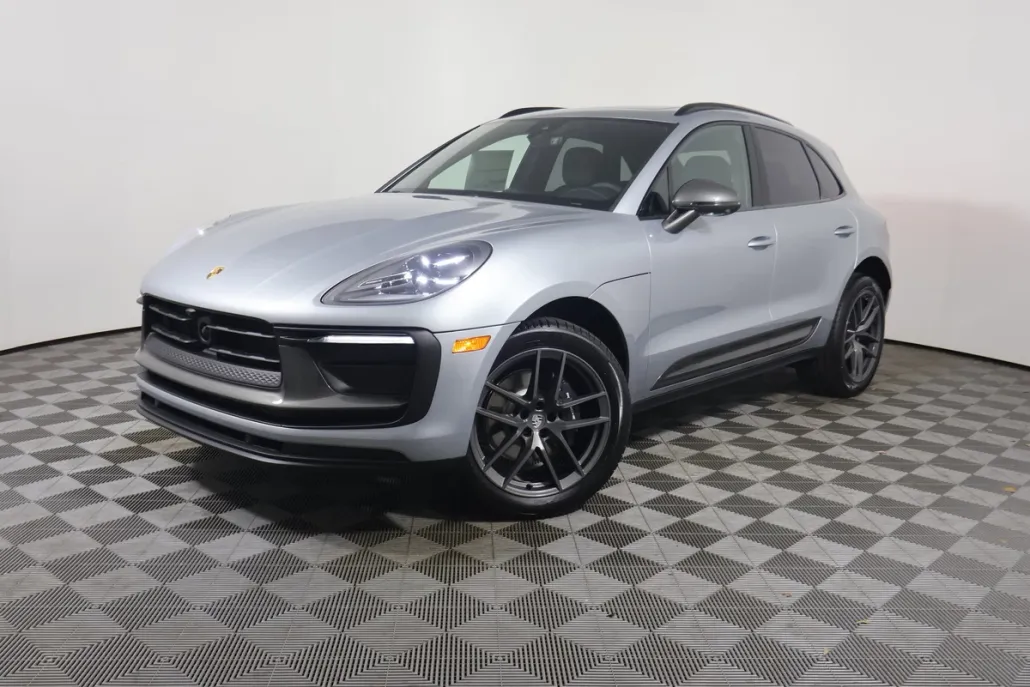 2025 Porsche Macan T photo 1