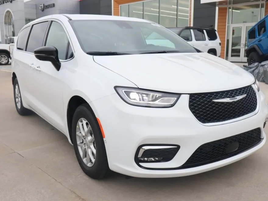 2026 Chrysler Pacifica photo 1