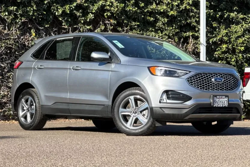 2024 Ford Edge SEL photo 1