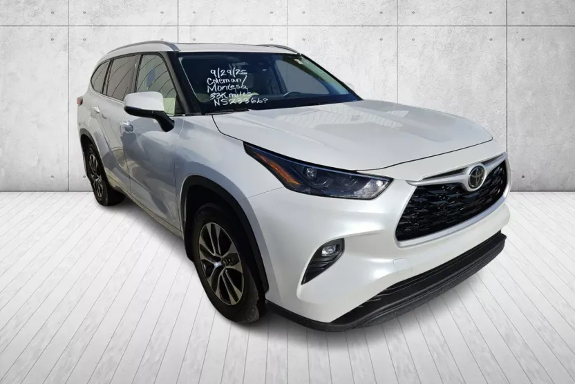 2022 Toyota Highlander XLE photo 1