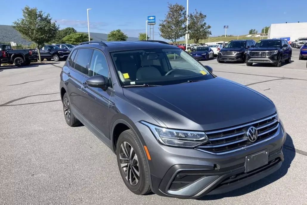 2022 Volkswagen Tiguan S photo 1