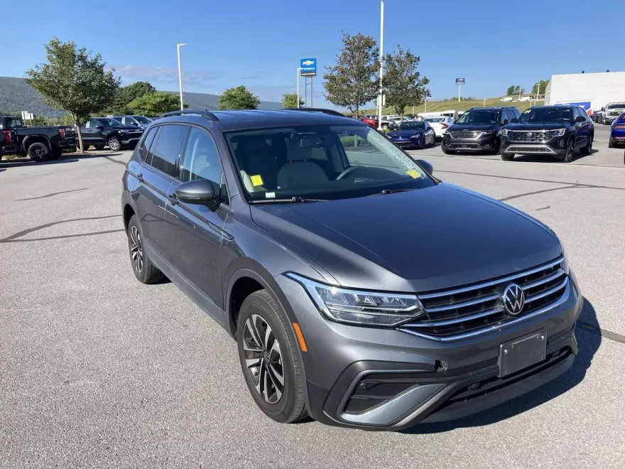 2022 Volkswagen Tiguan S photo 1