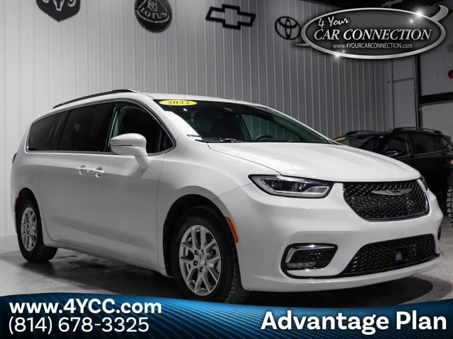 2023 Chrysler Pacifica Limited photo 1
