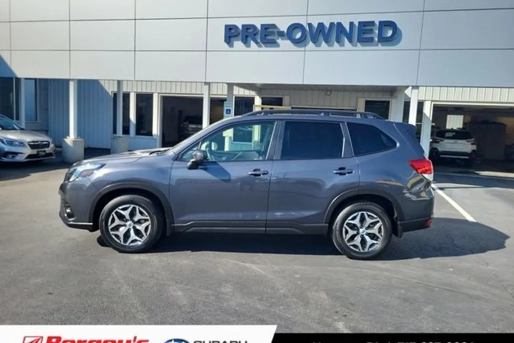 2022 Subaru Forester Premium photo 1
