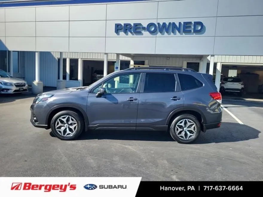 2022 Subaru Forester Premium photo 1
