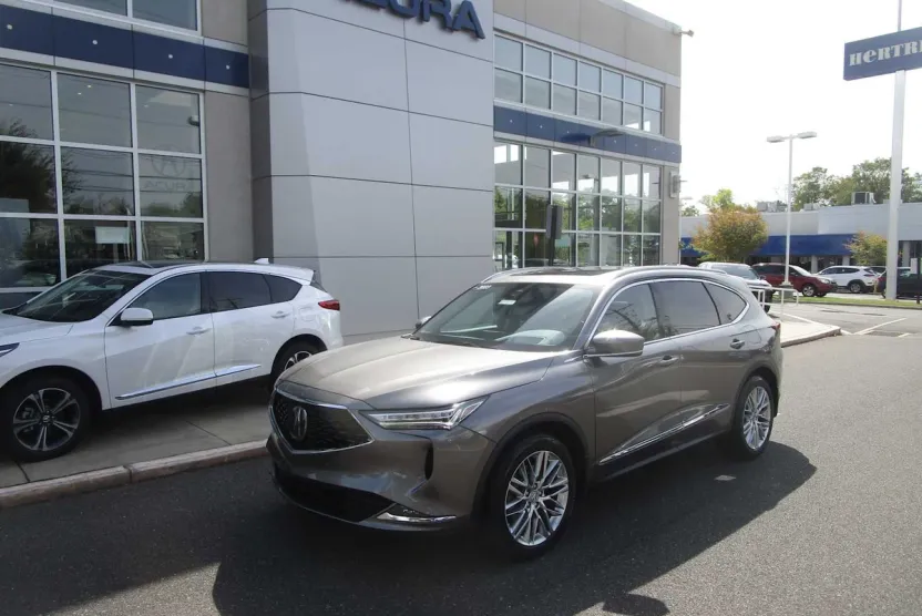 2023 Acura MDX SH-AWD Advance photo 1