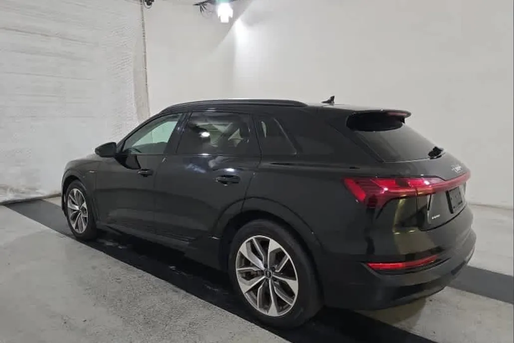 2021 Audi e-tron Premium Plus photo 1