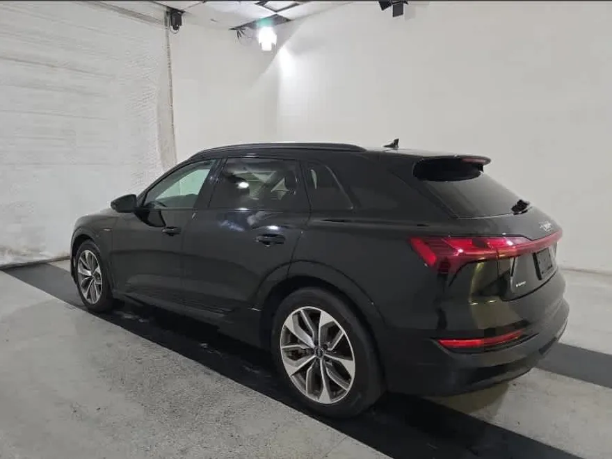 2021 Audi e-tron Premium Plus photo 1