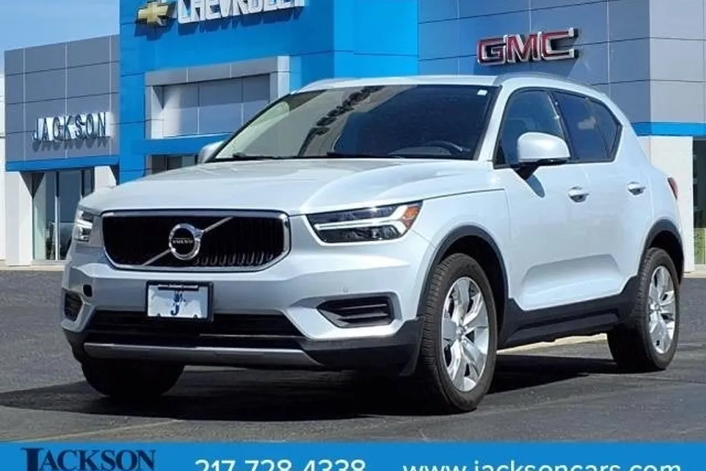 2020 Volvo XC40 T5 Momentum photo 1