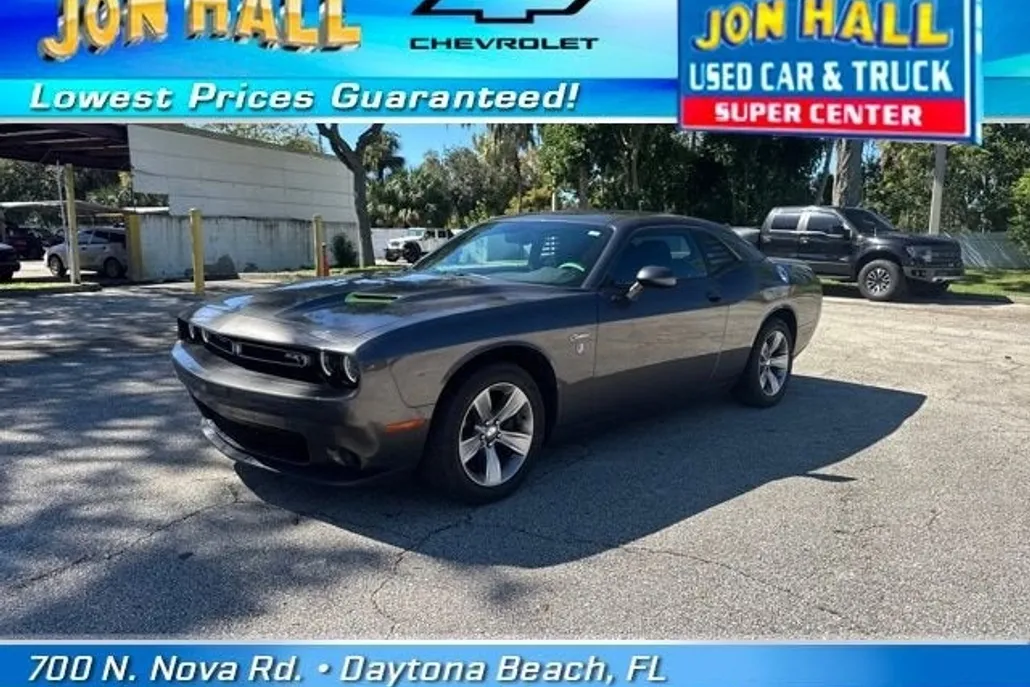 2020 Dodge Challenger SXT photo 1