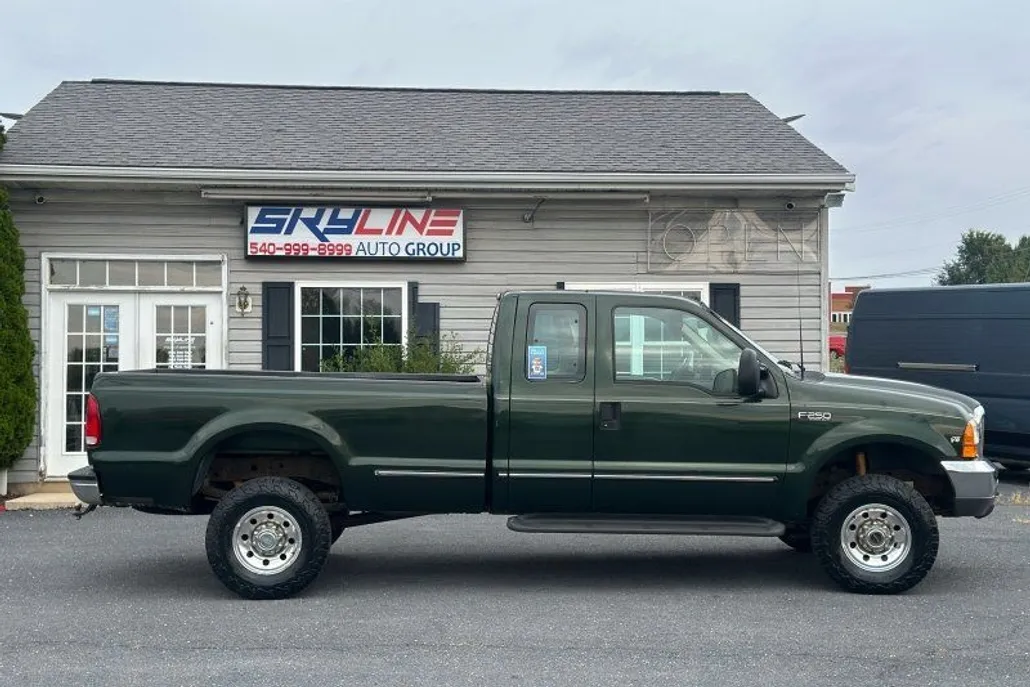 1999 Ford F-250 XLT photo 1