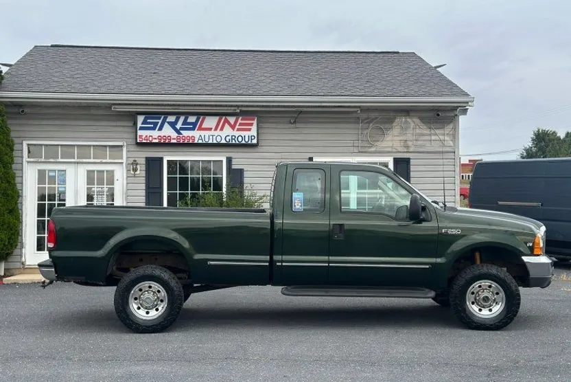 1999 Ford F-250 XLT photo 1