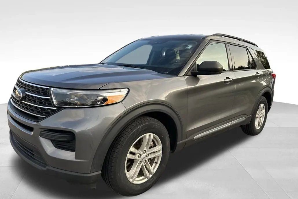 2023 Ford Explorer XLT photo 1