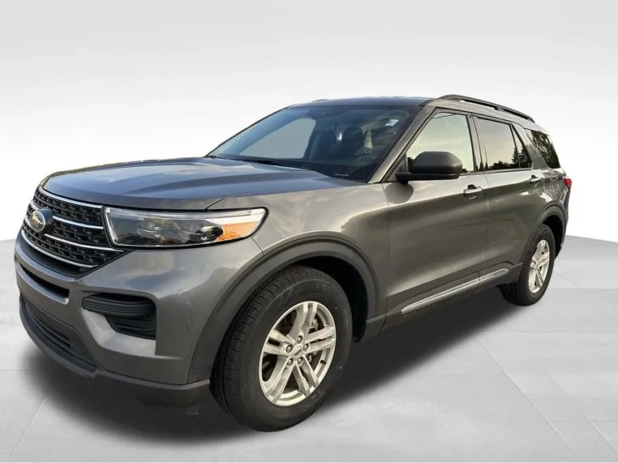 2023 Ford Explorer XLT photo 1