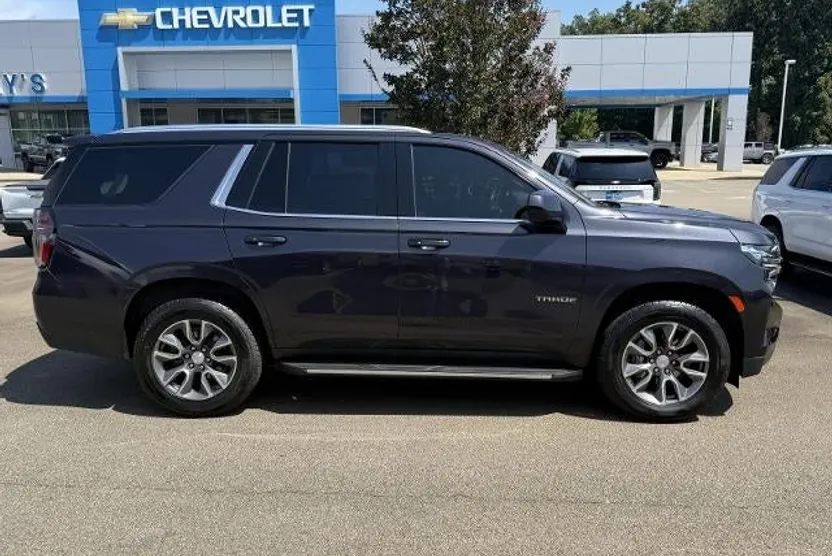 2022 Chevrolet Tahoe LT photo 1