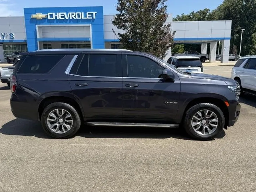 2022 Chevrolet Tahoe LT photo 1