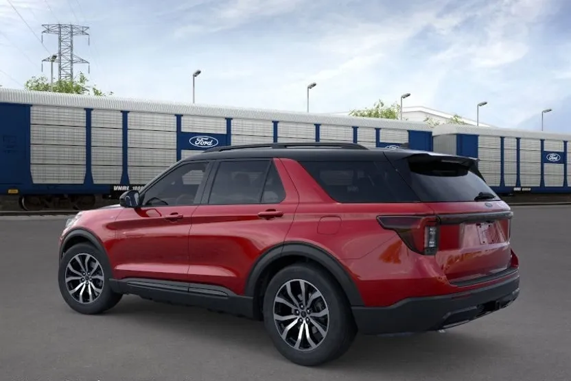 2025 Ford Explorer ST-Line photo 1