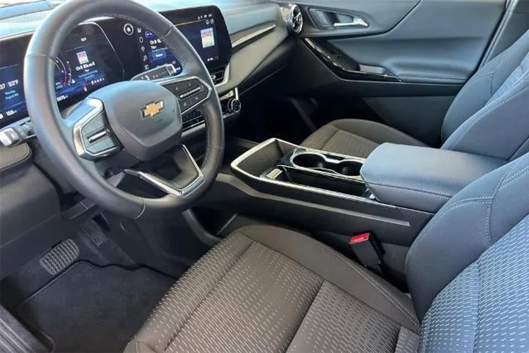 2025 Chevrolet Equinox LT photo 1