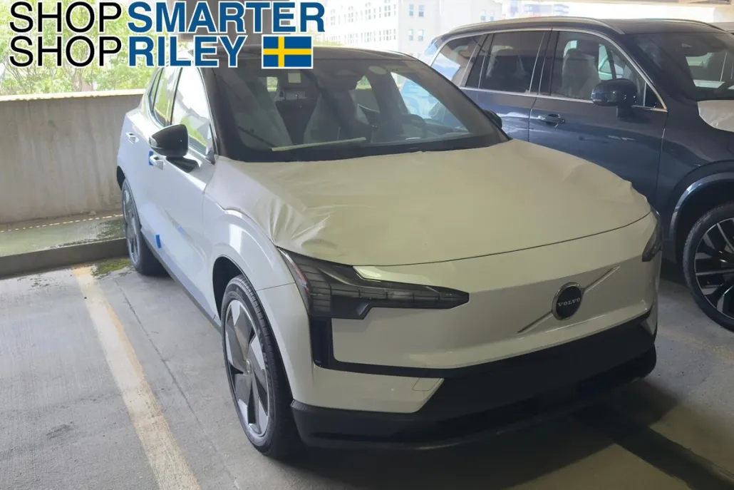 2025 Volvo EX30 Plus photo 1