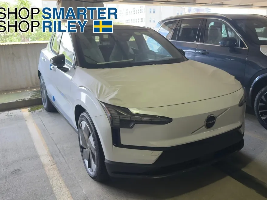 2025 Volvo EX30 Plus photo 1