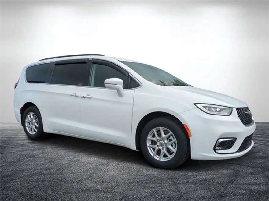 2022 Chrysler Pacifica Touring L photo 1