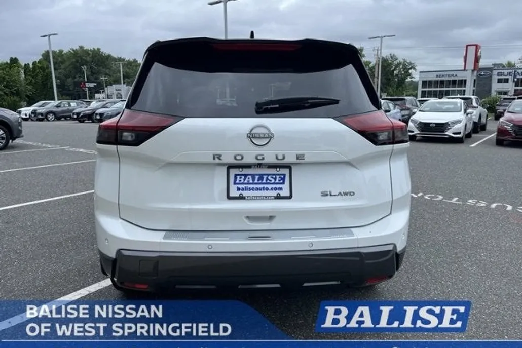 2025 Nissan Rogue SL photo 1