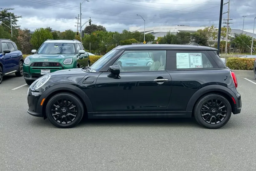 2023 Mini Cooper Signature photo 1
