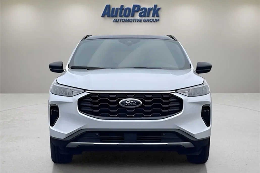 2025 Ford Escape ST-Line photo 1