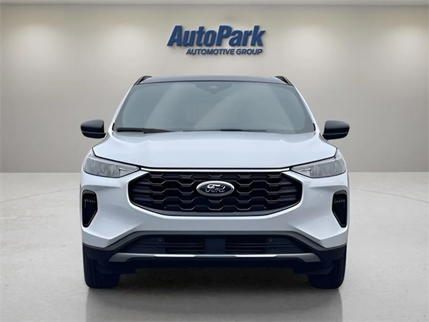 2025 Ford Escape ST-Line photo 1
