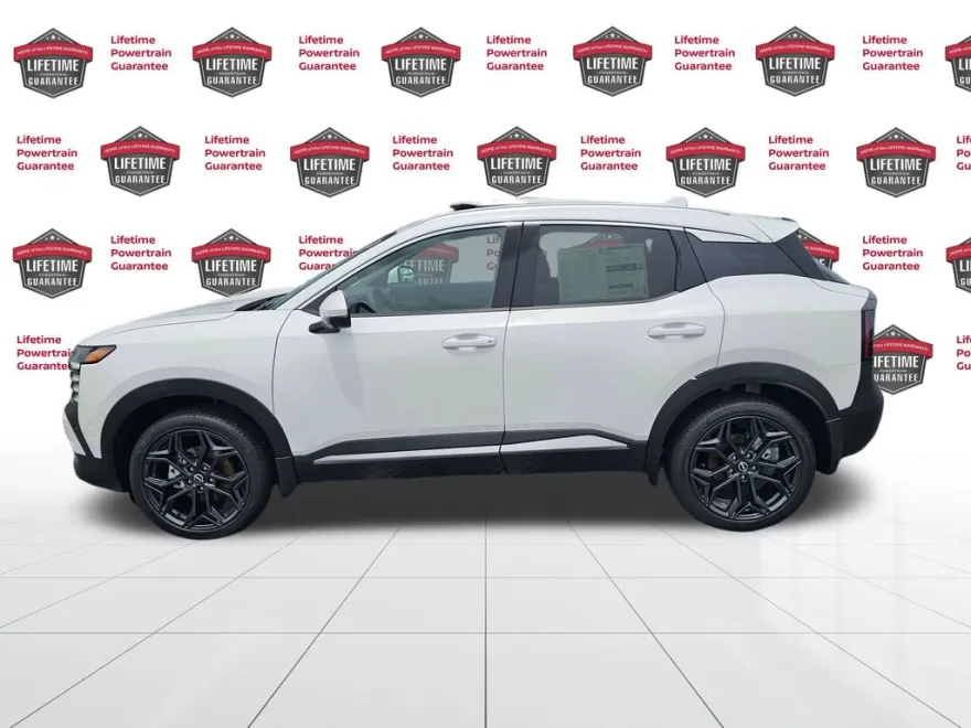 2025 Nissan Kicks SR photo 1