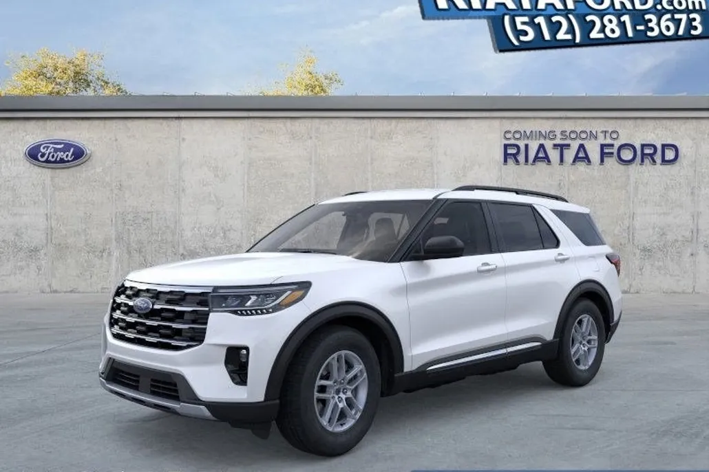 2025 Ford Explorer photo 1