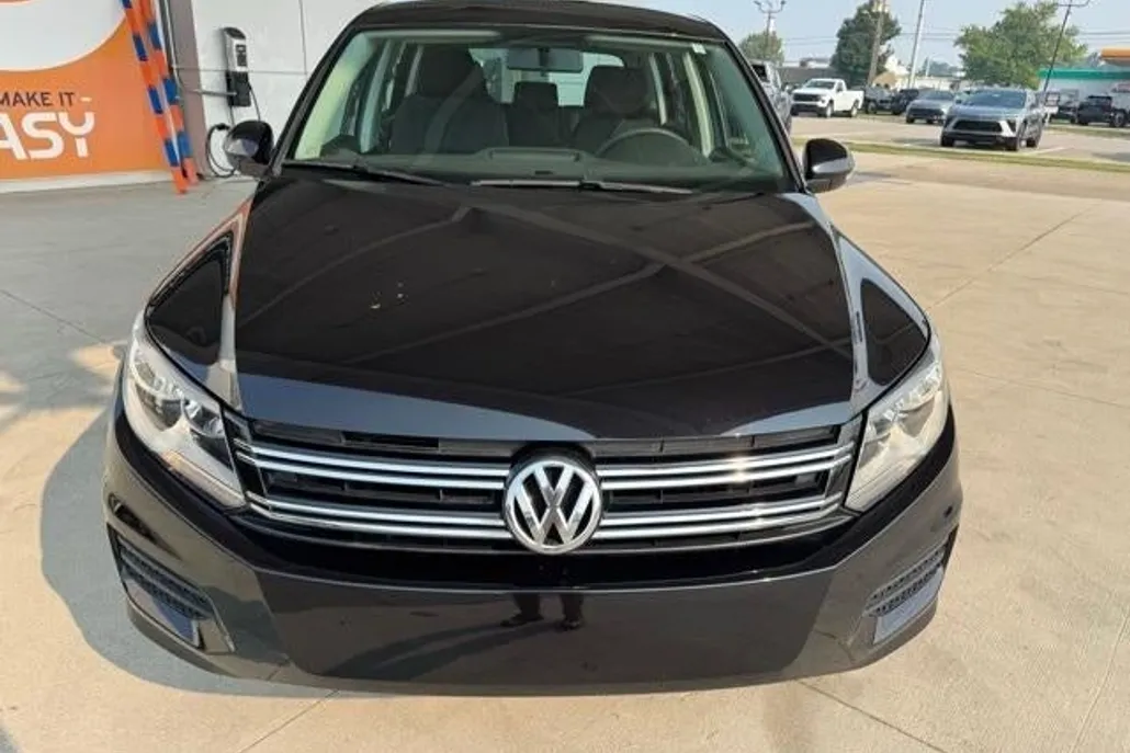 2017 Volkswagen Tiguan S photo 1