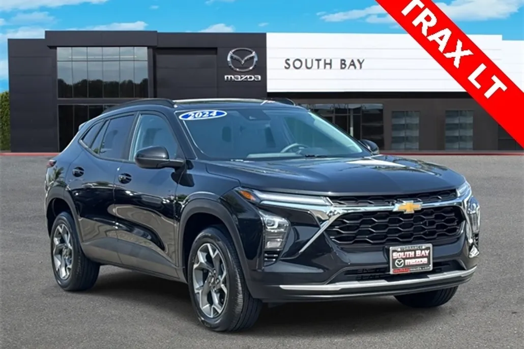 2024 Chevrolet Trax LT photo 1