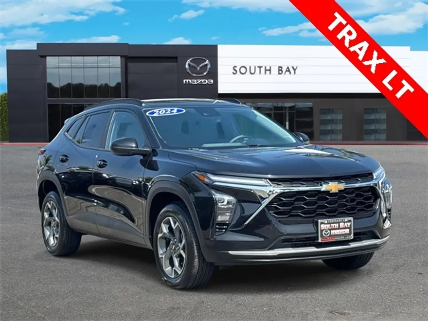 2024 Chevrolet Trax LT photo 1
