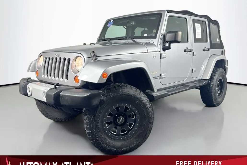 2013 Jeep Wrangler Unlimited Sahara photo 1