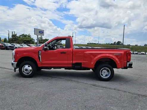 2025 Ford F-350 XLT photo 4