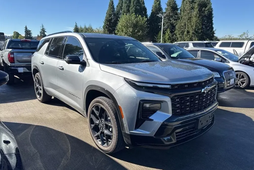 2025 Chevrolet Traverse RS photo 1