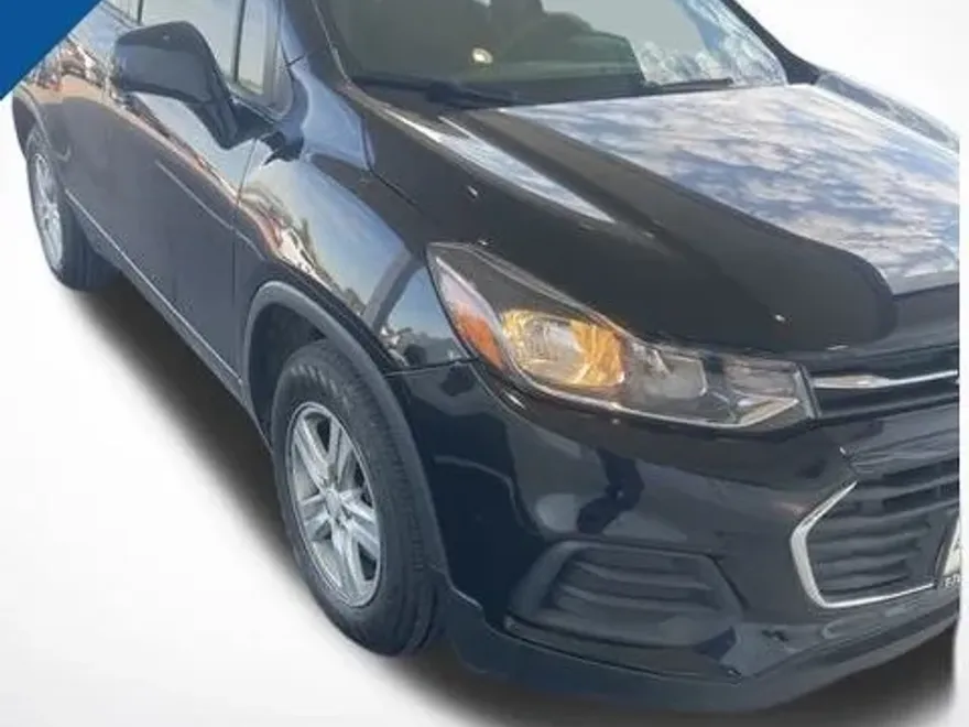 2020 Chevrolet Trax LS photo 1