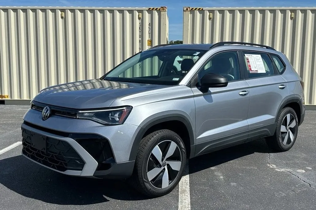 2025 Volkswagen Taos S photo 1