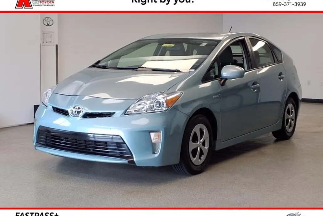 2013 Toyota Prius Two photo 1