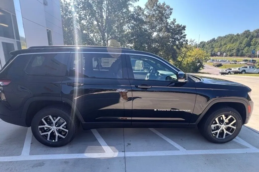 2025 Jeep Grand Cherokee Limited photo 1