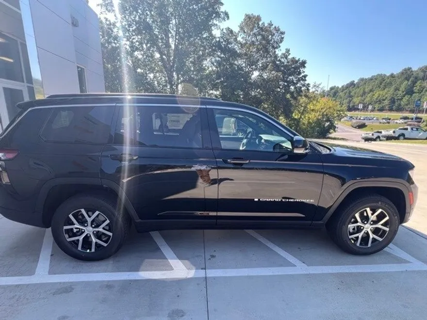 2025 Jeep Grand Cherokee Limited photo 1