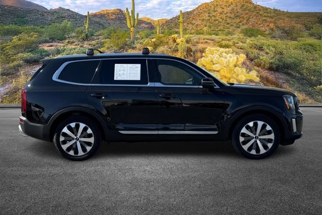 2022 Kia Telluride EX photo 1