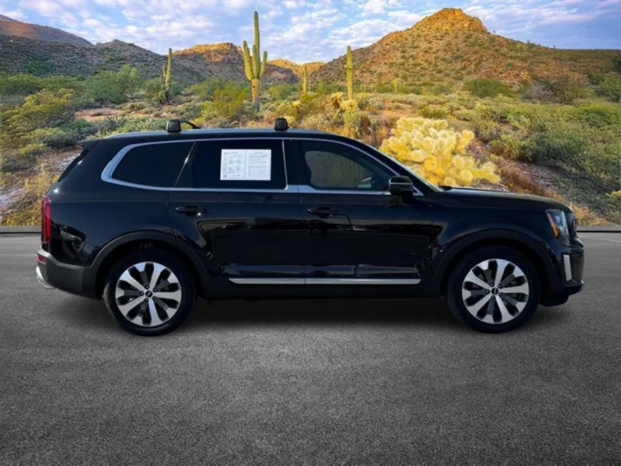 2022 Kia Telluride EX photo 1
