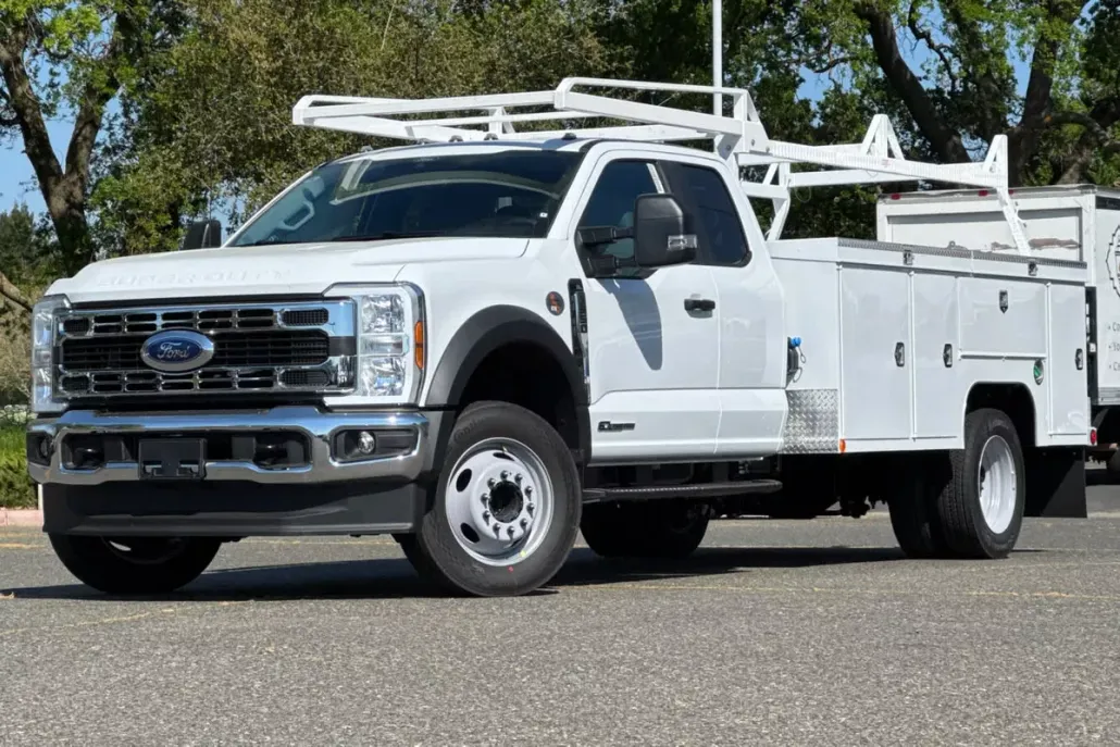 2025 Ford F-550 photo 1