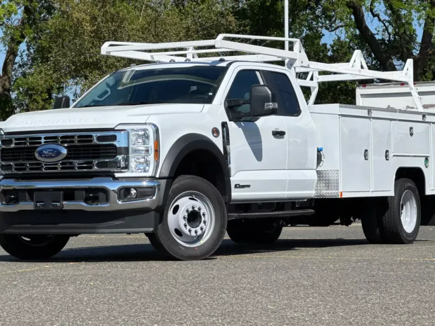 2025 Ford F-550 photo 1