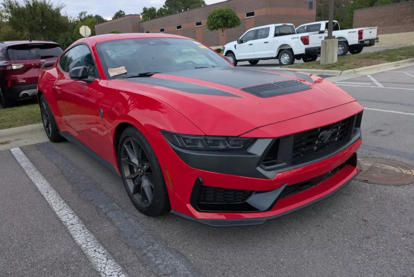 2024 Ford Mustang Dark Horse photo 1